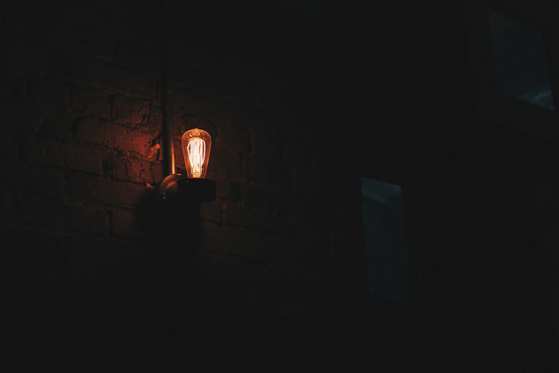 Farol de pared con lámpara de filamento cálida